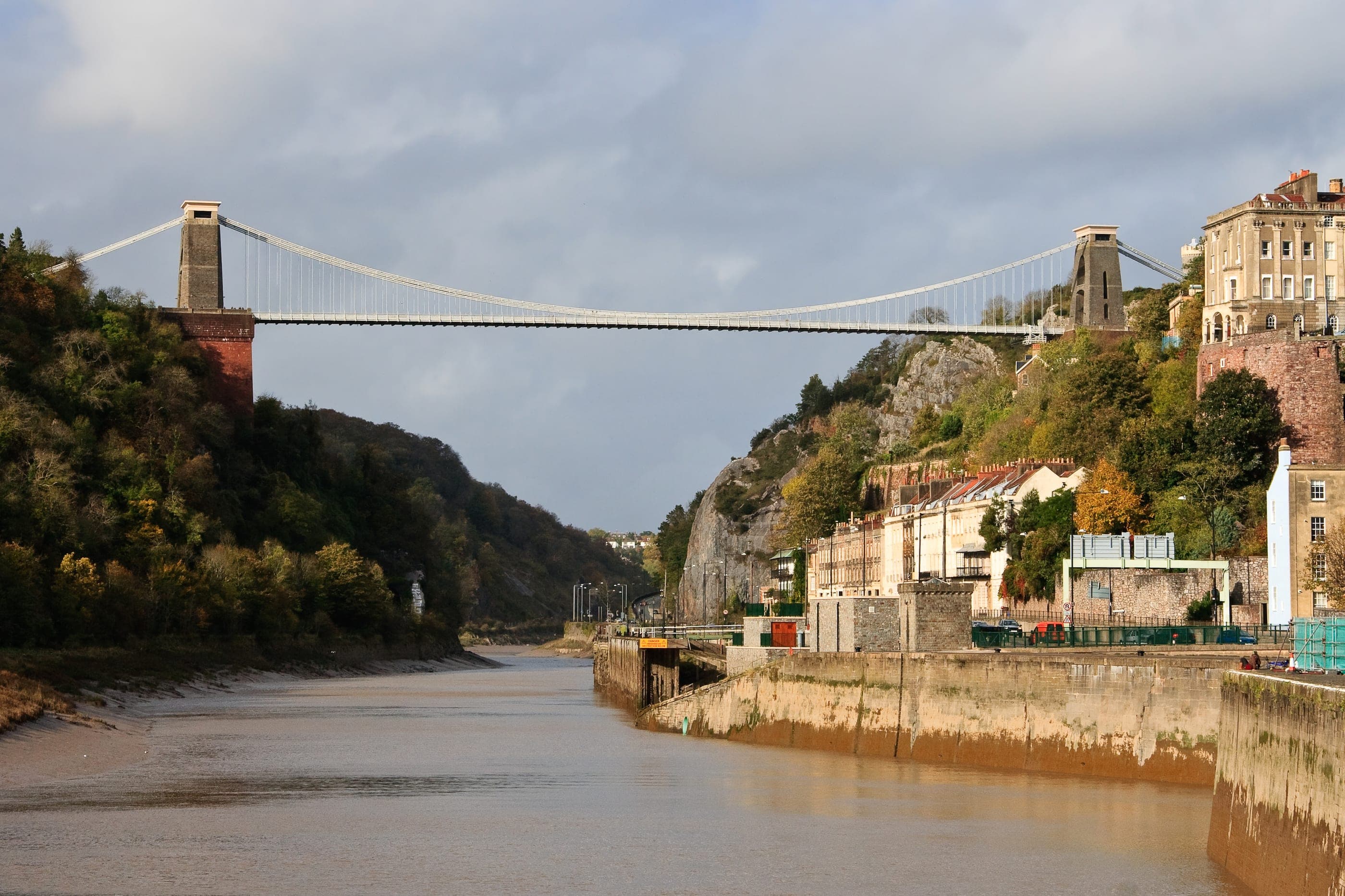 Podul suspendat Clifton peste cheile râului Avon, la Bristol.