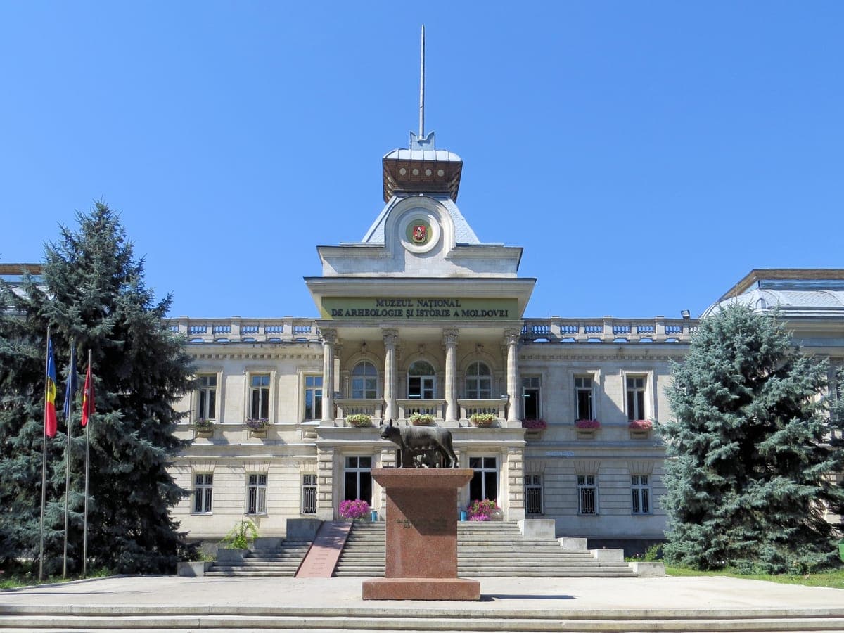 Clădirea Muzeului Național de Istorie a Moldovei.