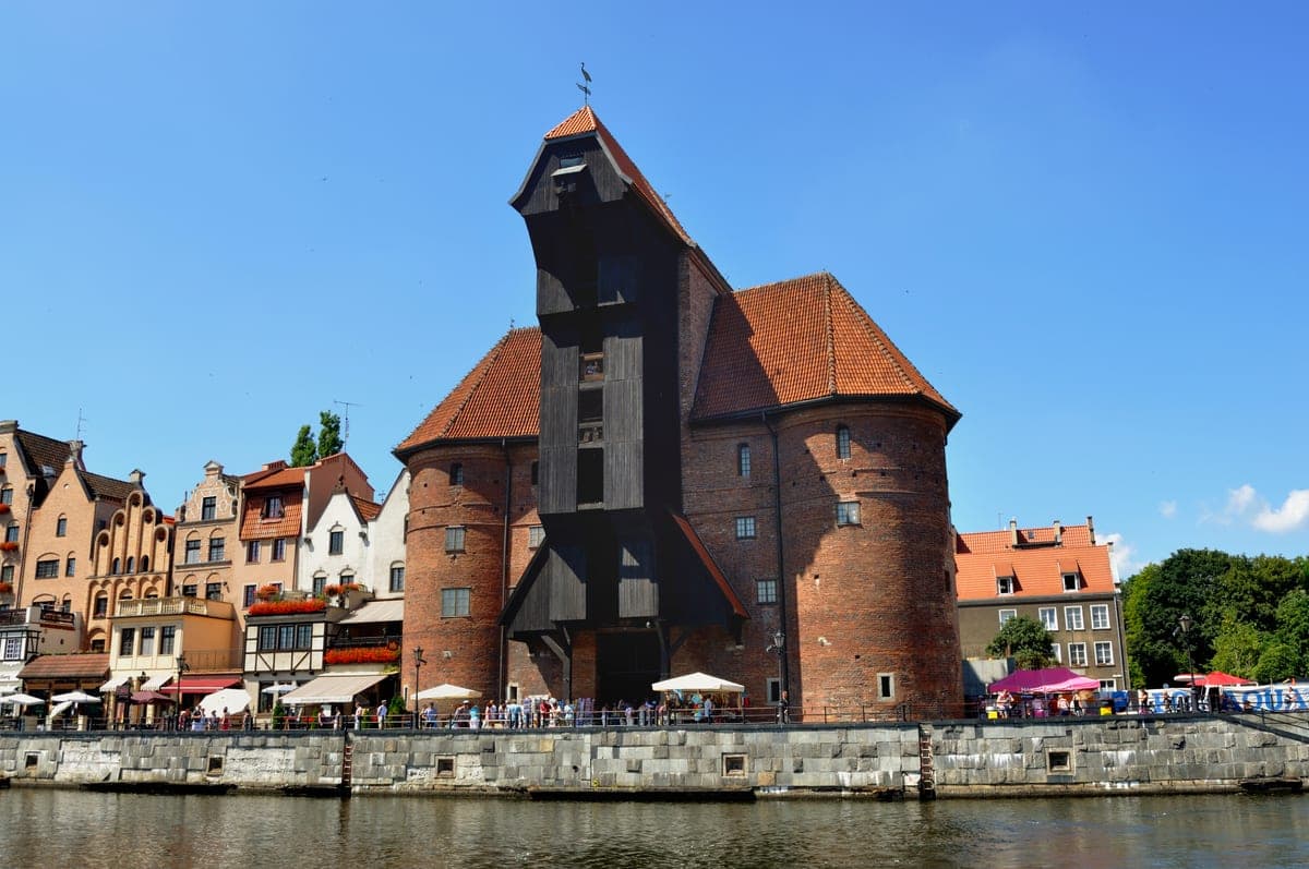 Macaraua Żuraw de pe malul Motławei, în Gdańsk.