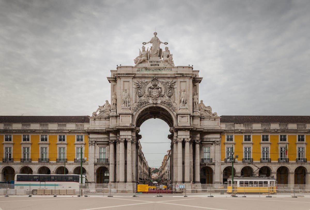Arcul de pe Rua Augusta, în Praça do Comércio.