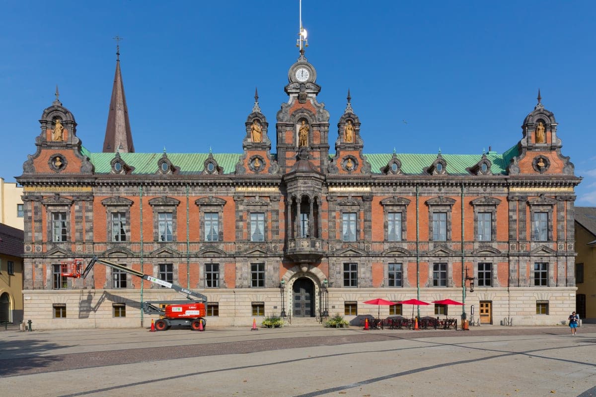 Primăria din Malmö, pe latura de est a pieței Stortorget.