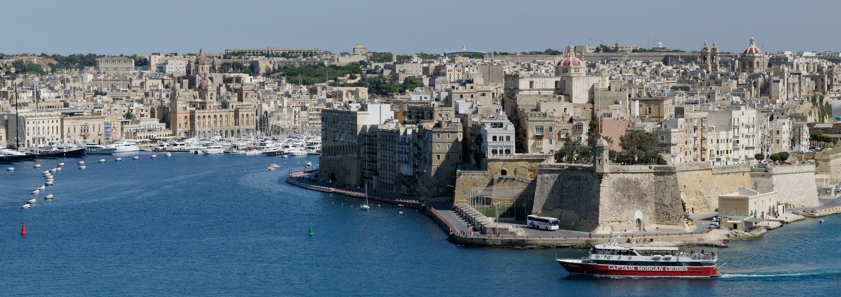 Portul Mare al Vallettei, cu bastioanele celor Trei Orașe.