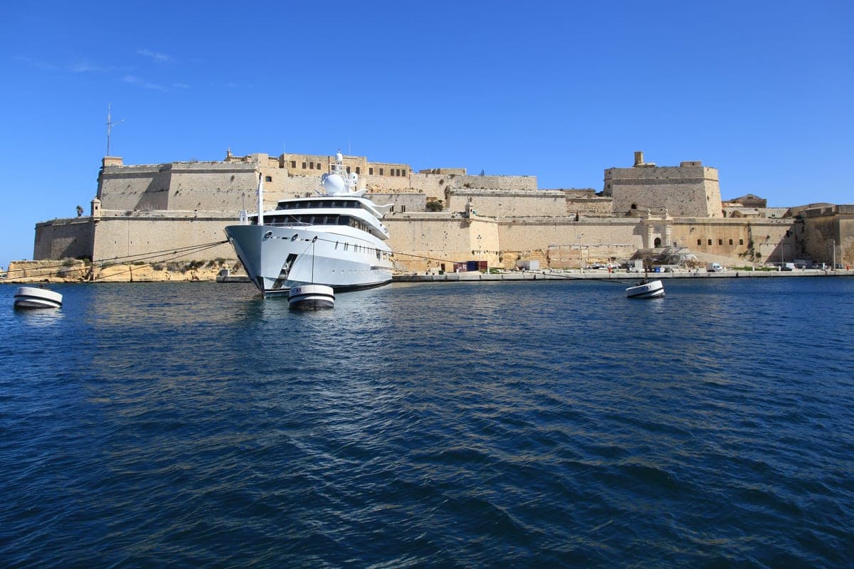 Fortul Sant’Angelo văzut de pe apă, la Birgu.