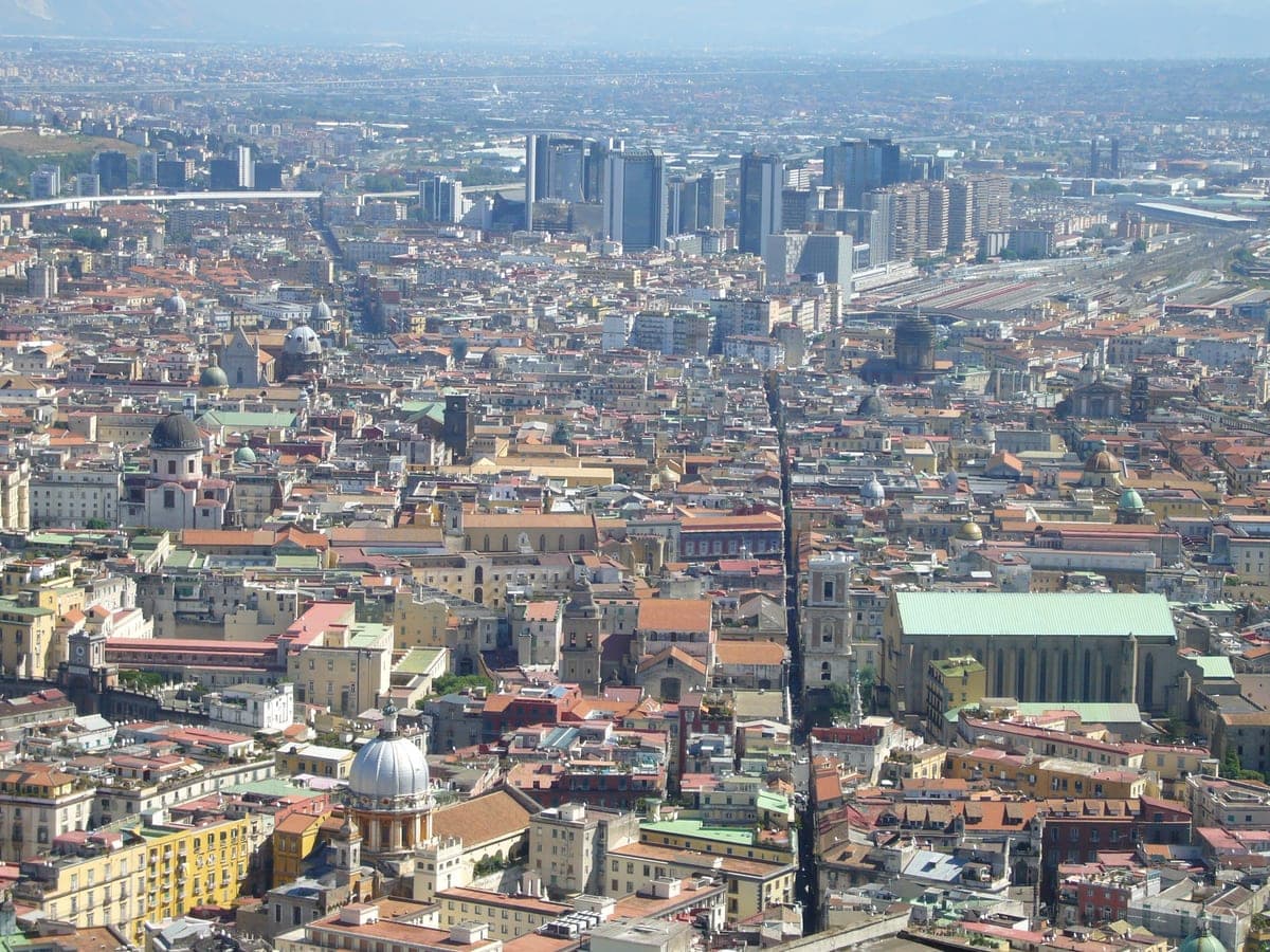 Centrul istoric al Napoli văzut de sus, de pe dealul Sant’Elmo.
