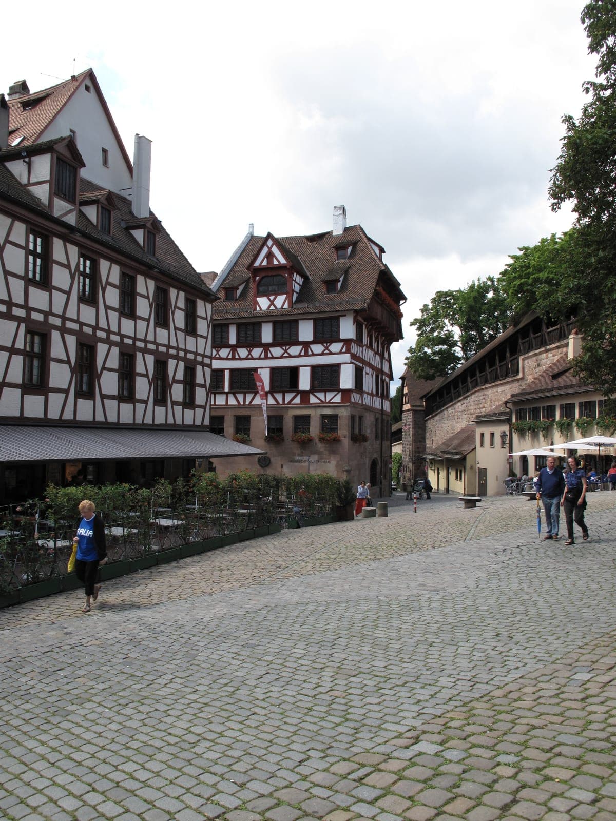 Casa lui Albrecht Dürer, cu etajele din bârne, în Tiergärtnertorplatz.