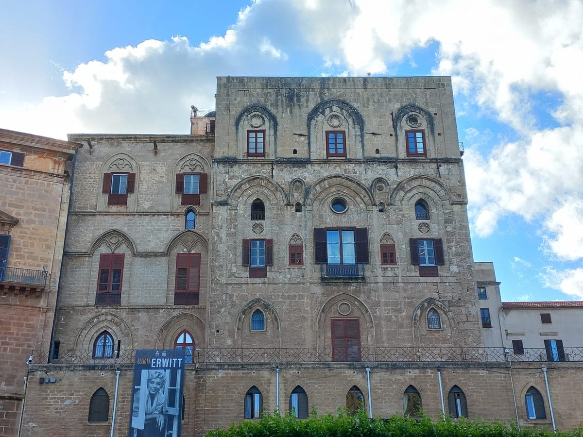 Fațada Palazzo dei Normanni din Palermo.