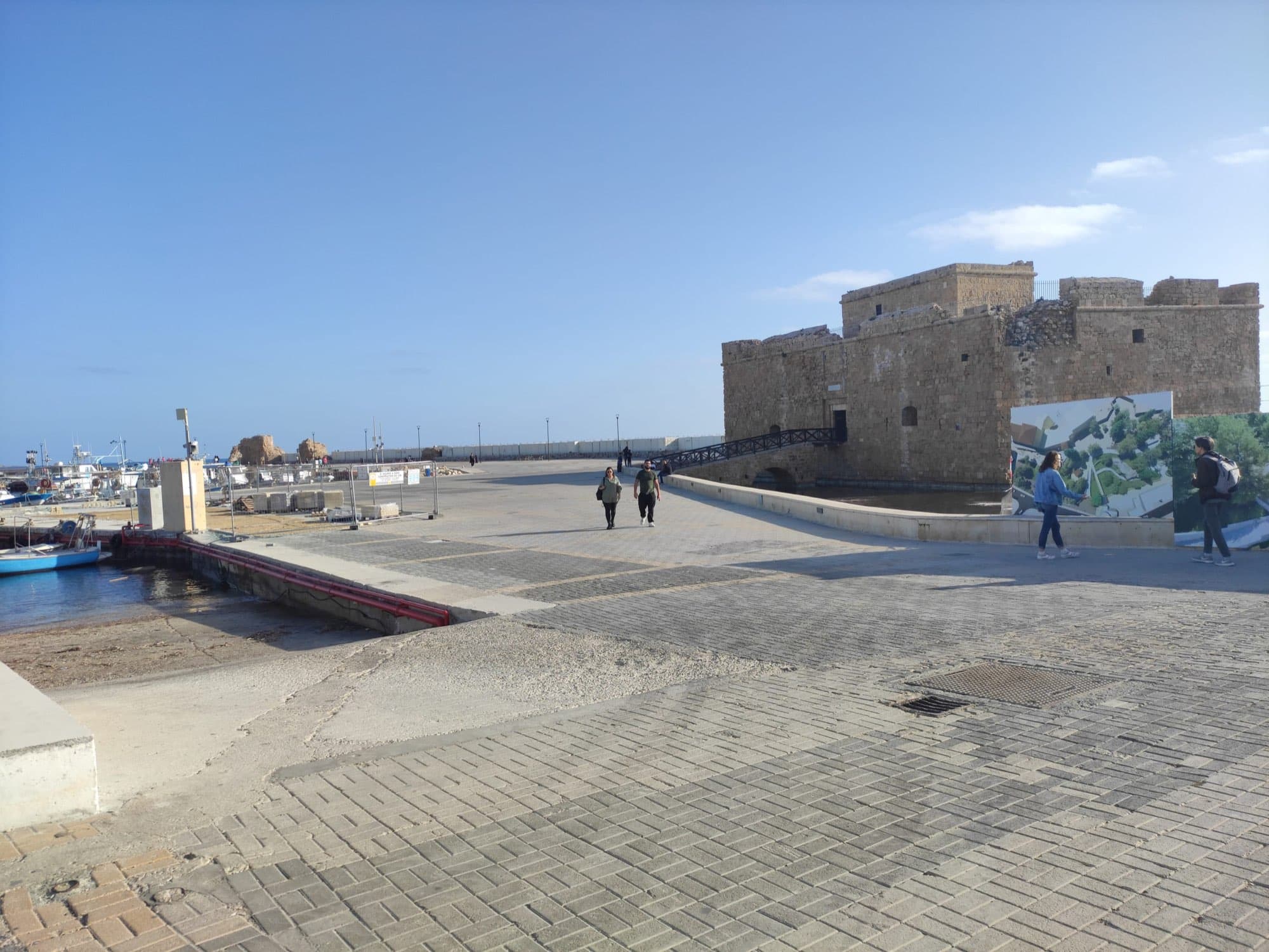 Castelul din Pafos, la capătul digului din portul vechi.