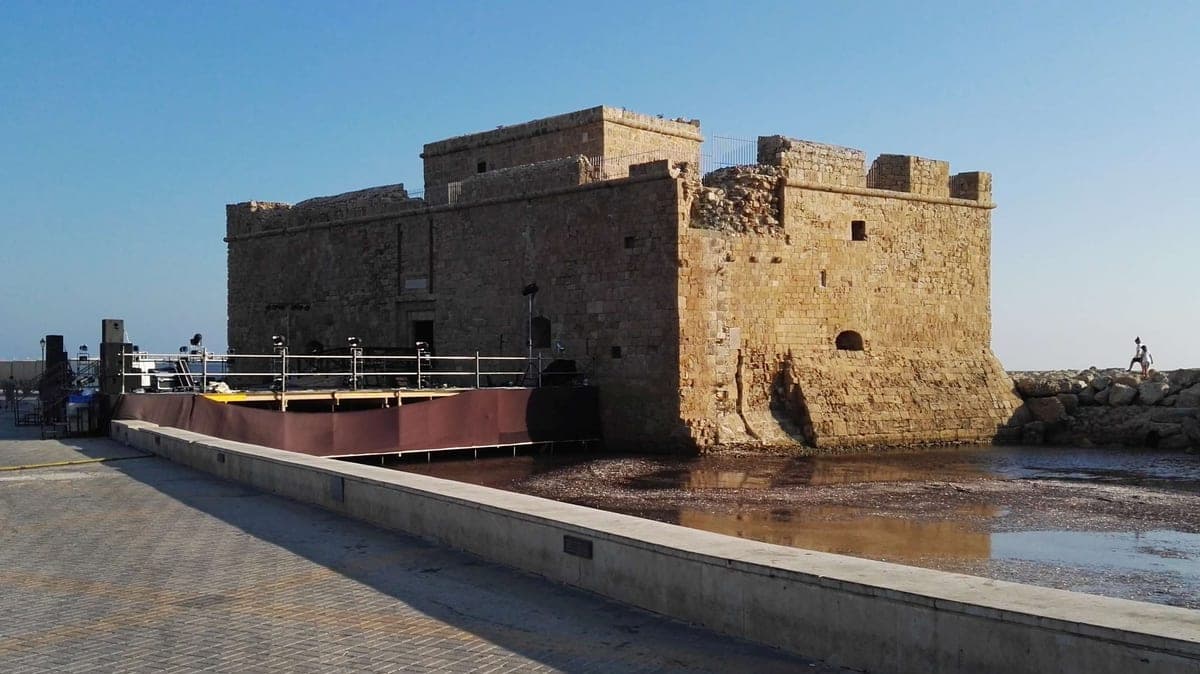 Castelul din Pafos, văzut de pe dig.