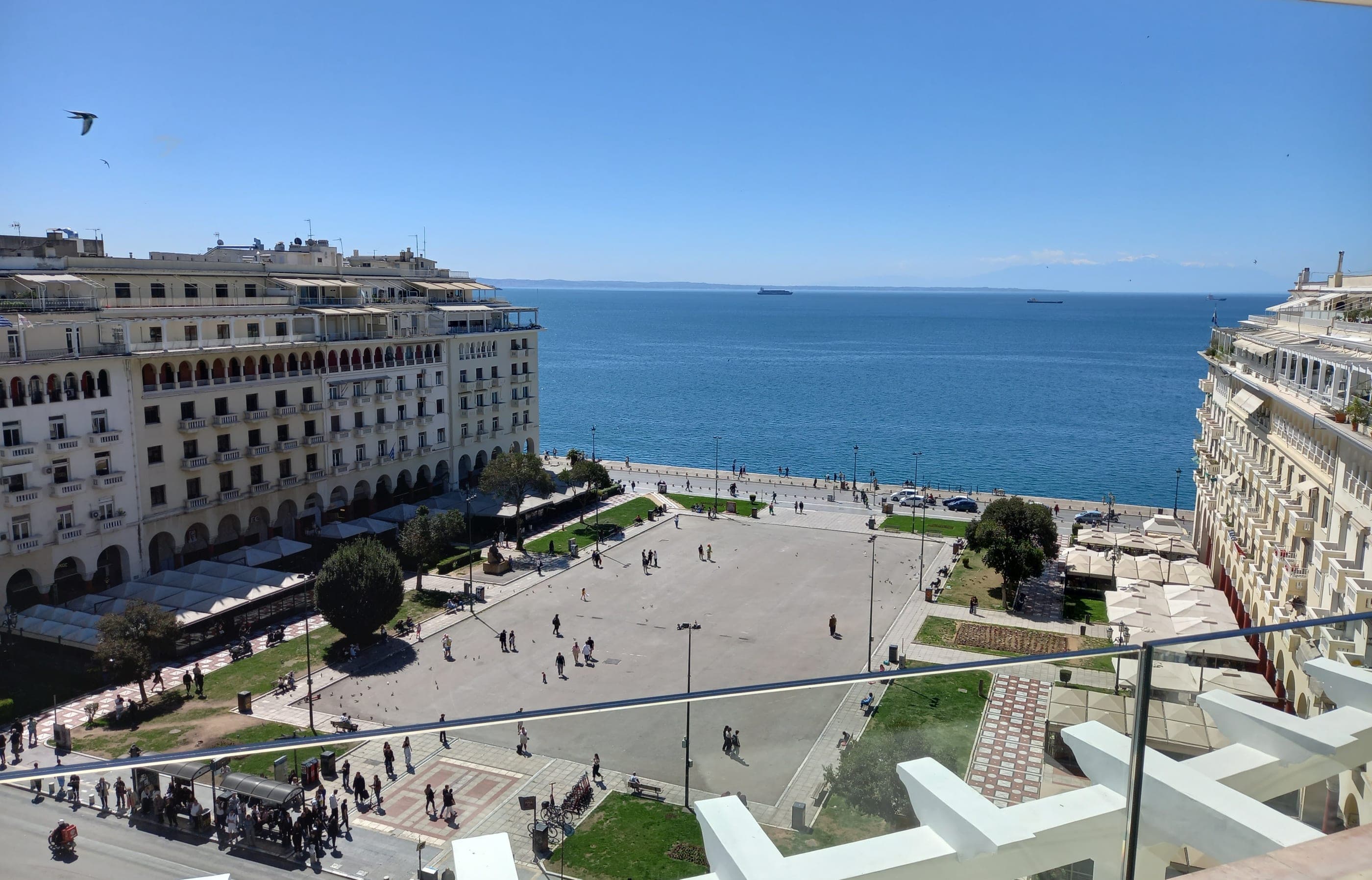 Piața Aristotelous din Salonic, deschisă spre golful Termaic.