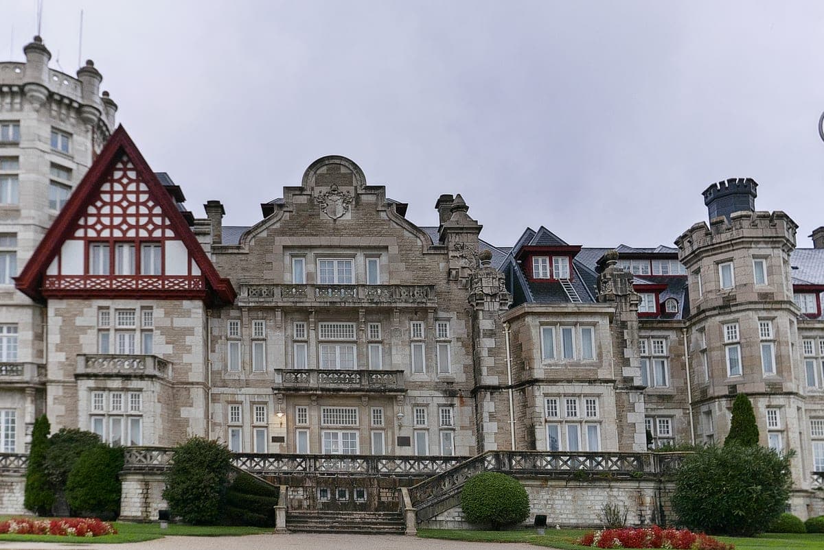 Fațada de sud a Palatului Magdalena din Santander.
