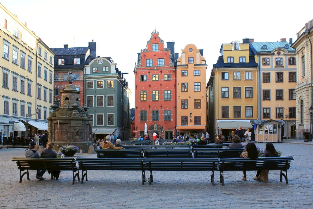 Casele colorate din piața Stortorget, în Gamla stan.