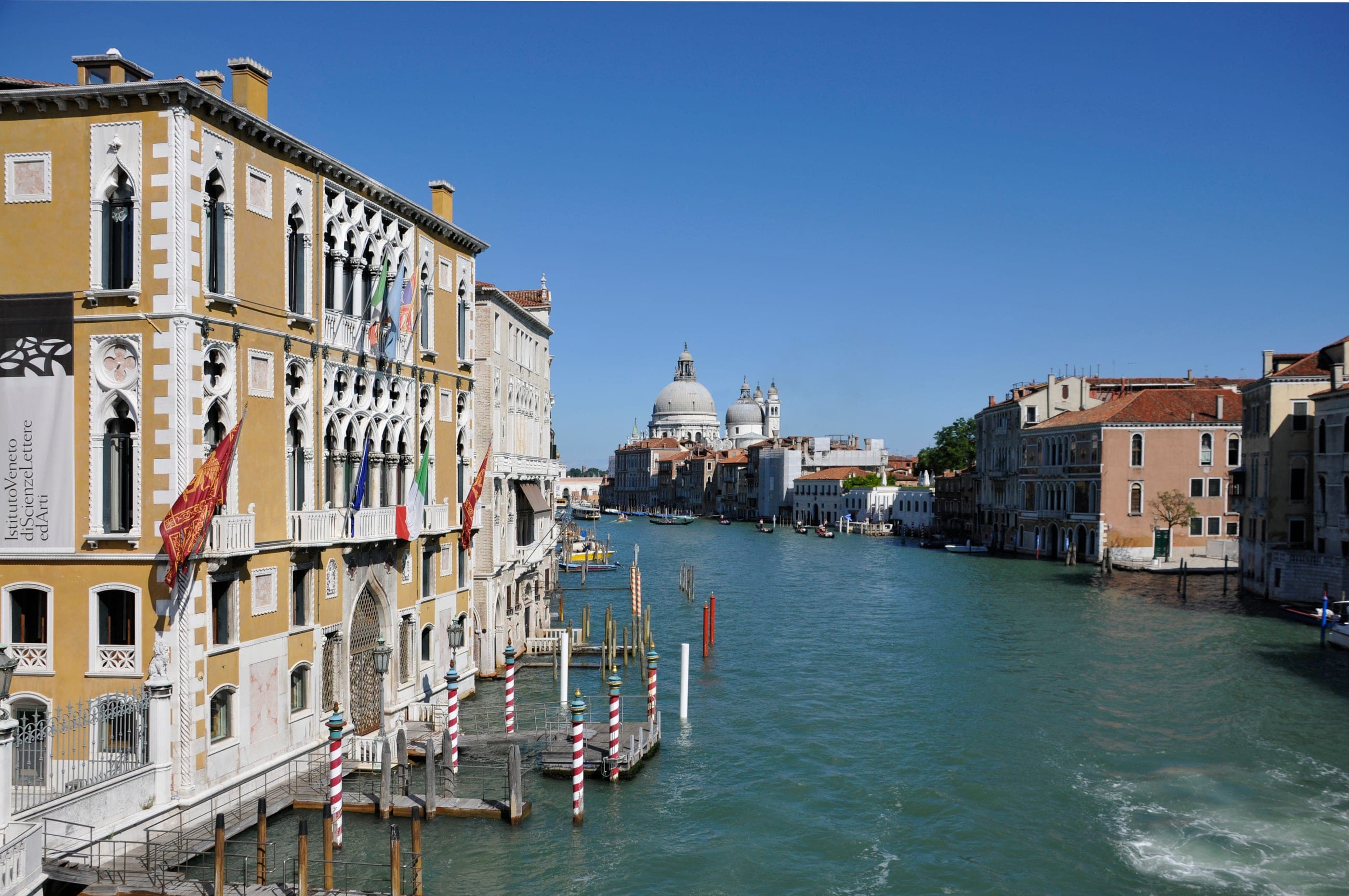 Canal Grande văzut de pe podul Accademia.