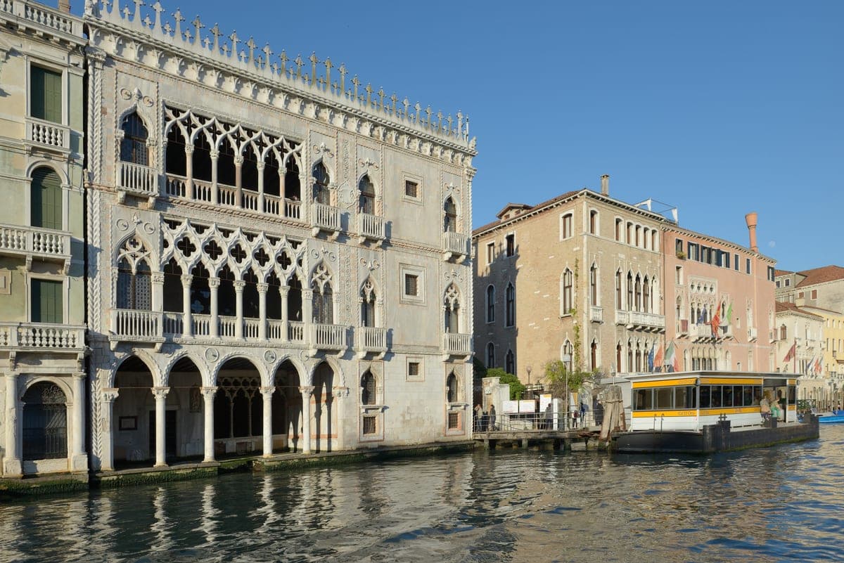 Staţia de vaporetto Ca’ d’Oro de pe Canal Grande.